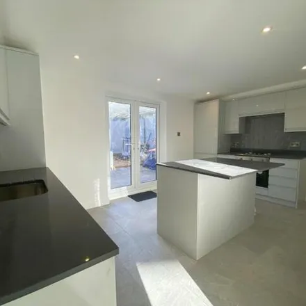 Image 2 - The Bells, Church Street, Spelthorne, TW18 4XH, United Kingdom - House for rent