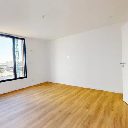 Rent this 6 bed apartment on 10 Avenue Mich in 44000 Nantes, France