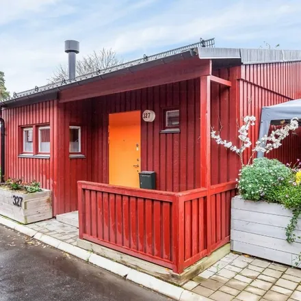 Rent this 3 bed apartment on Masmo gård in Myrstuguvägen 325, 143 32 Huddinge kommun