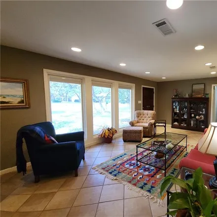 Image 2 - 701 Franklin Drive, San Marcos, TX 78666, USA - House for sale