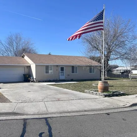 Buy this 3 bed house on 33 Northeast Alora Drive in Hermiston, OR 97838