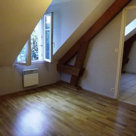 Rent this 2 bed apartment on 8 bis Rue Baugin in 91150 Étampes, France