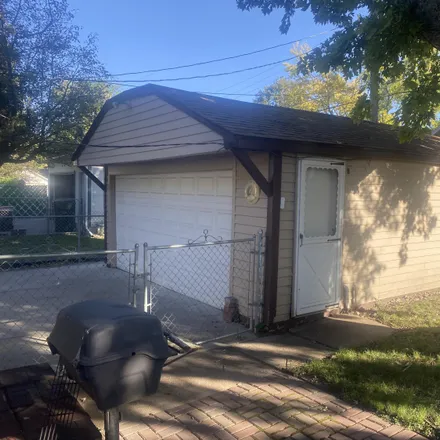 Image 2 - 2405 Avenue D, Council Bluffs, IA 51501, USA - House for sale