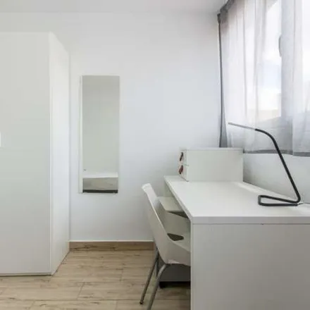 Image 9 - Calle Antonio Vicent, 60, 28019 Madrid, Spain - Apartment for rent