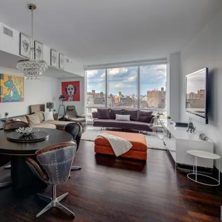 Rent this 5 bed condo on The Lucida in Lexington Avenue, New York