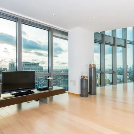 Image 9 - 1 West India Quay, 26 Hertsmere Road, Canary Wharf, London, E14 4AW, United Kingdom - Apartment for rent