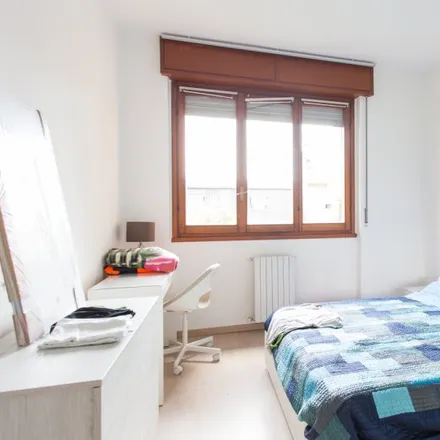 Rent this 3 bed room on Via Toce in 13, 20159 Milan MI