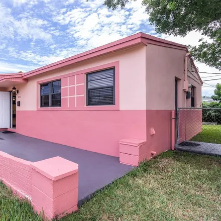 Image 3 - 910 Northwest 196th Street, Norland, Miami Gardens, FL 33169, USA - House for sale