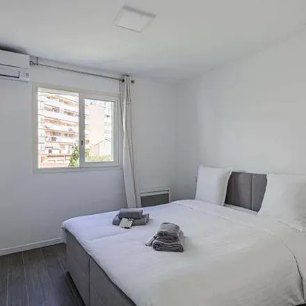 Image 2 - I, Boulevard Raymond Poincaré, 06160 Antibes, France - Apartment for rent