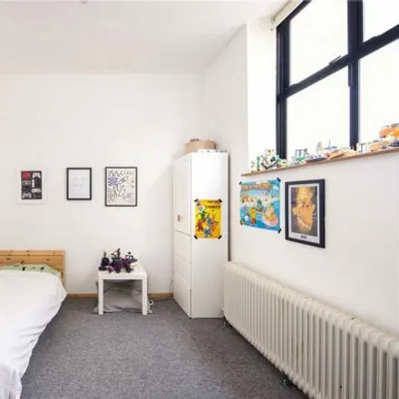 Image 4 - 20-36 Cleveland Way, London, E1 4XH, United Kingdom - Apartment for sale