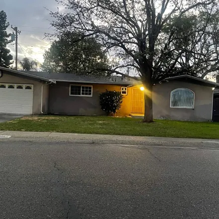 Rent this 1 bed room on 149 Park Street in Visalia, CA 93291