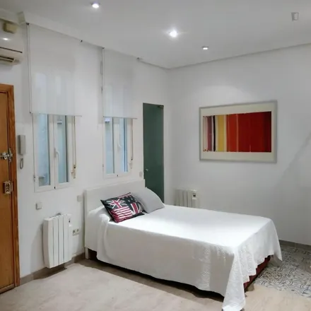 Rent this studio apartment on Madrid in Calle Almadén, 5