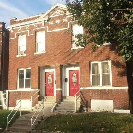 Buy this studio duplex on 2711 South 2nd Street in Saint Louis, MO 63118