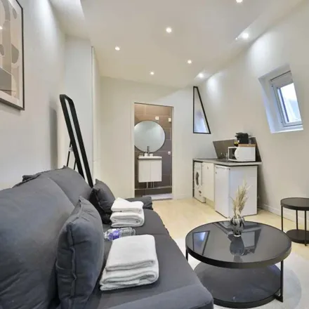 Image 5 - 6 Rue Meissonier, 75017 Paris, France - Apartment for rent