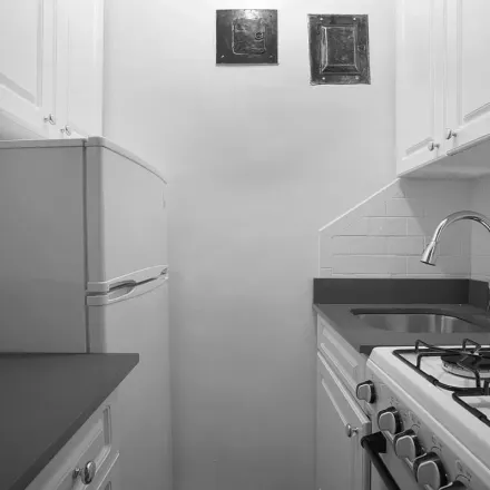 Image 7 - 244 West 74th Street, New York, NY 10023, USA - Apartment for rent