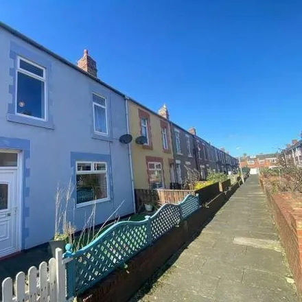 Rent this 3 bed townhouse on New King Street in Newbiggin by the Sea, NE64 6BB