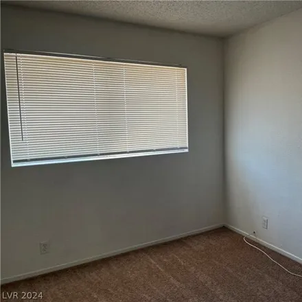 Image 6 - 3498 Center Drive, Sunrise Manor, NV 89104, USA - Townhouse for rent