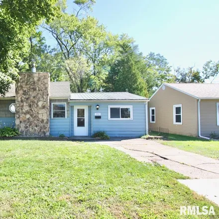 Buy this 3 bed house on 2312 48th Street in Moline, IL 61265
