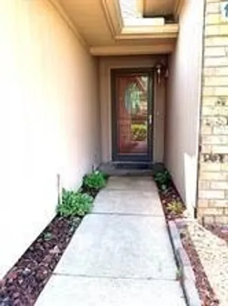 Image 2 - 1619 High Crest Court, Irving, TX 75061, USA - House for rent