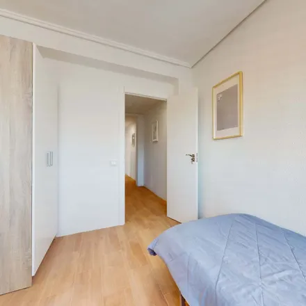 Rent this 6 bed room on Tasca La Caseta del Italiano in Calle Navarra, 12002 Castelló de la Plana
