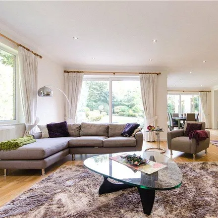 Image 3 - Coombe Ridings, London, KT2 7JR, United Kingdom - House for rent