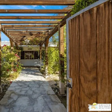 Image 6 - 2054 North Acacia Road East, Palm Springs, CA 92262, USA - House for sale