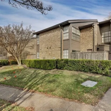 Buy this 2 bed condo on 333 Melrose Drive in Richardson, TX 75080
