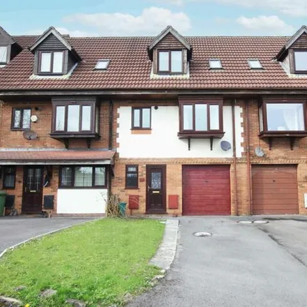 Buy this 3 bed townhouse on Hafod Wen in Tonyrefail, CF39 8LB