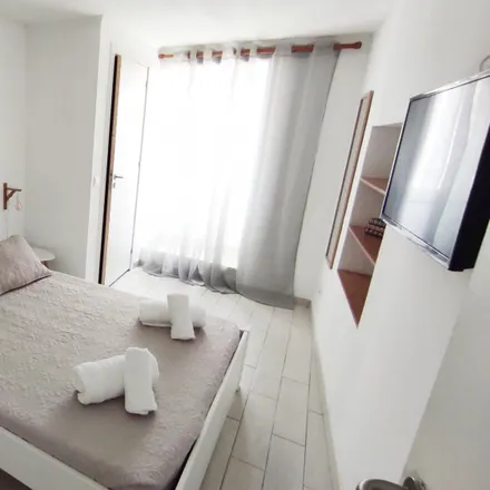 Rent this 1 bed apartment on Calçada de Santa Isabel 103 in 3040-270 Coimbra, Portugal