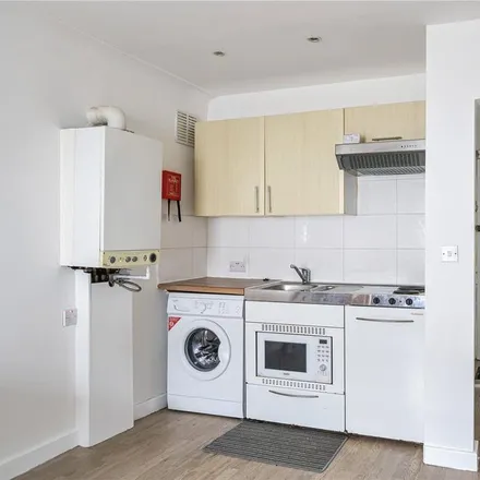 Image 2 - 78 Chamberlayne Road, Brondesbury Park, London, NW10 3JL, United Kingdom - Apartment for rent