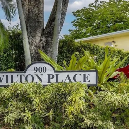 Buy this 1 bed condo on 900 Ne 26th St Apt 13 in Wilton Manors, Florida