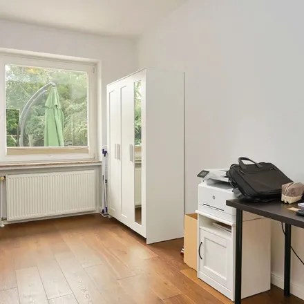 Rent this 6 bed apartment on Rockwinkeler Heerstraße 42 in 28355 Bremen, Germany