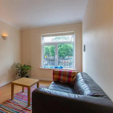 Rent this 1 bed apartment on Newport Road in Cardiff, CF24 1DN