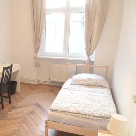 Rent this 6 bed room on Fennstraße 4 in 12439 Berlin, Germany