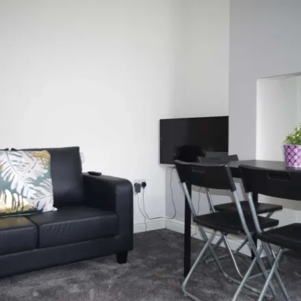 Rent this 3 bed apartment on Peacock Avenue in Pendlebury, M6 7FP