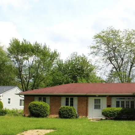Buy this 3 bed house on 325 Joslyn Drive in Elgin, IL 60120