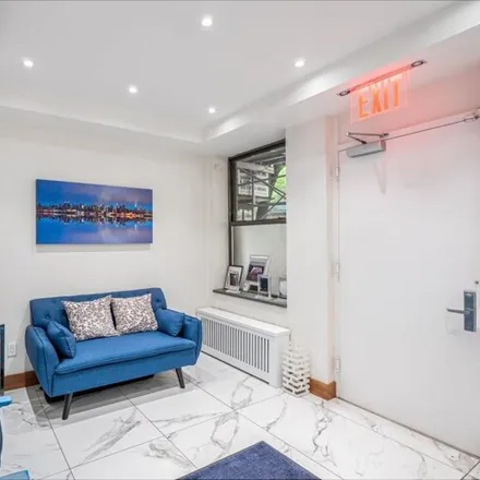 Image 2 - 825 West End Avenue, New York, NY 10025, USA - Condo for sale
