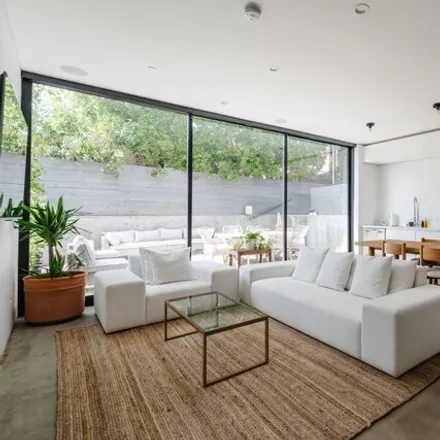 Image 2 - 857 Hilldale Avenue, West Hollywood, CA 90069, USA - House for sale