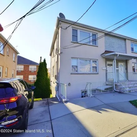 Buy this 6 bed house on 1366 Clove Road in New York, NY 10301
