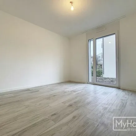 Rent this 3 bed apartment on Avenue du Tir Fédéral 98 in 1024 Ecublens, Switzerland