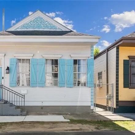 Buy this 3 bed house on 2400 South Saratoga Street in New Orleans, LA 70113