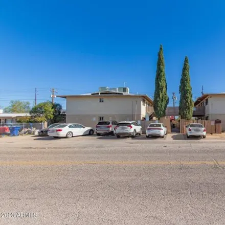 Buy this studio house on 2137 South Winstel Avenue in Tucson, AZ 85713
