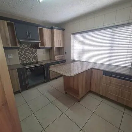 Image 3 - Iris Avenue, Kharwastan, Chatsworth, 4092, South Africa - Apartment for rent