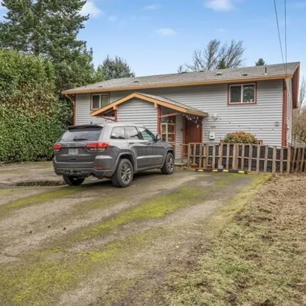 Buy this 6 bed house on 1624 Southeast Clatsop Street in Portland, OR 97202
