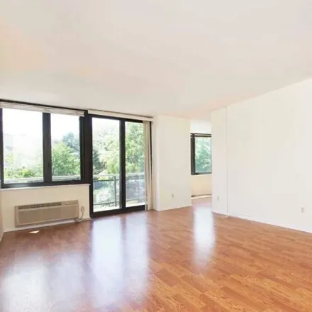 Image 3 - 100 Carlyle Dr Apt 4hs, Cliffside Park, New Jersey, 07010 - Condo for rent