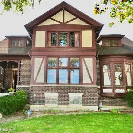 Buy this 4 bed house on 9939 East Jefferson Avenue in Detroit, MI 48214