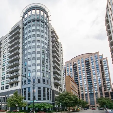 Rent this 3 bed condo on Huron Pointe in 421-433 West Huron Street, Chicago