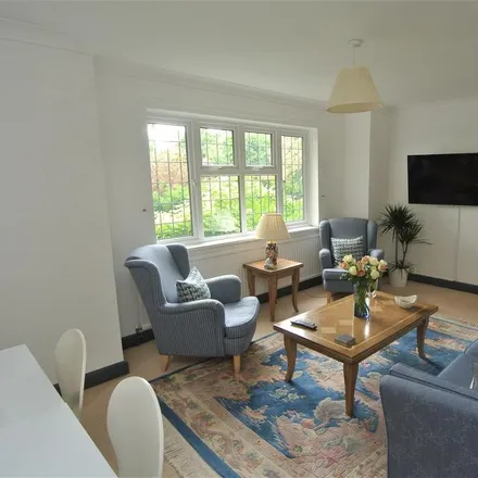 Image 2 - Mulberry House, 10 Oakfield Glade, Weybridge, KT13 9DP, United Kingdom - Apartment for rent