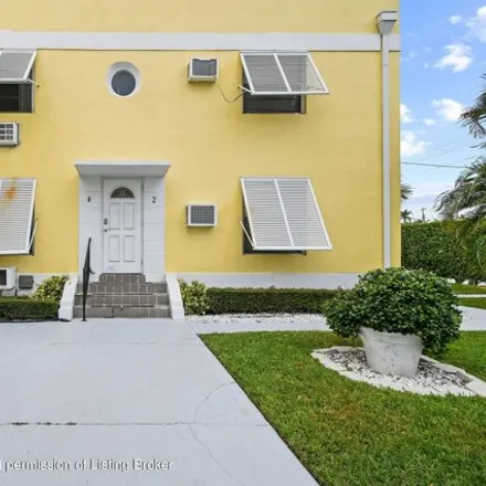 Rent this studio apartment on 111 Park Avenue in Palm Beach, Palm Beach County