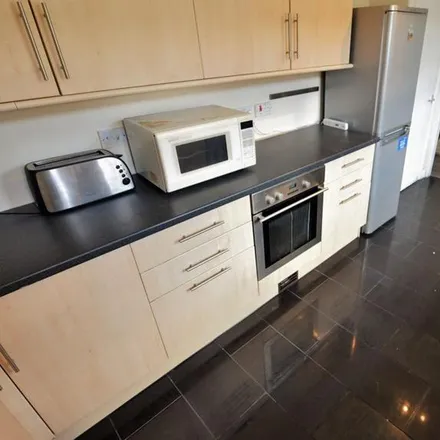 Image 2 - 16 Langdale Gardens, Leeds, LS6 3HB, United Kingdom - House for rent